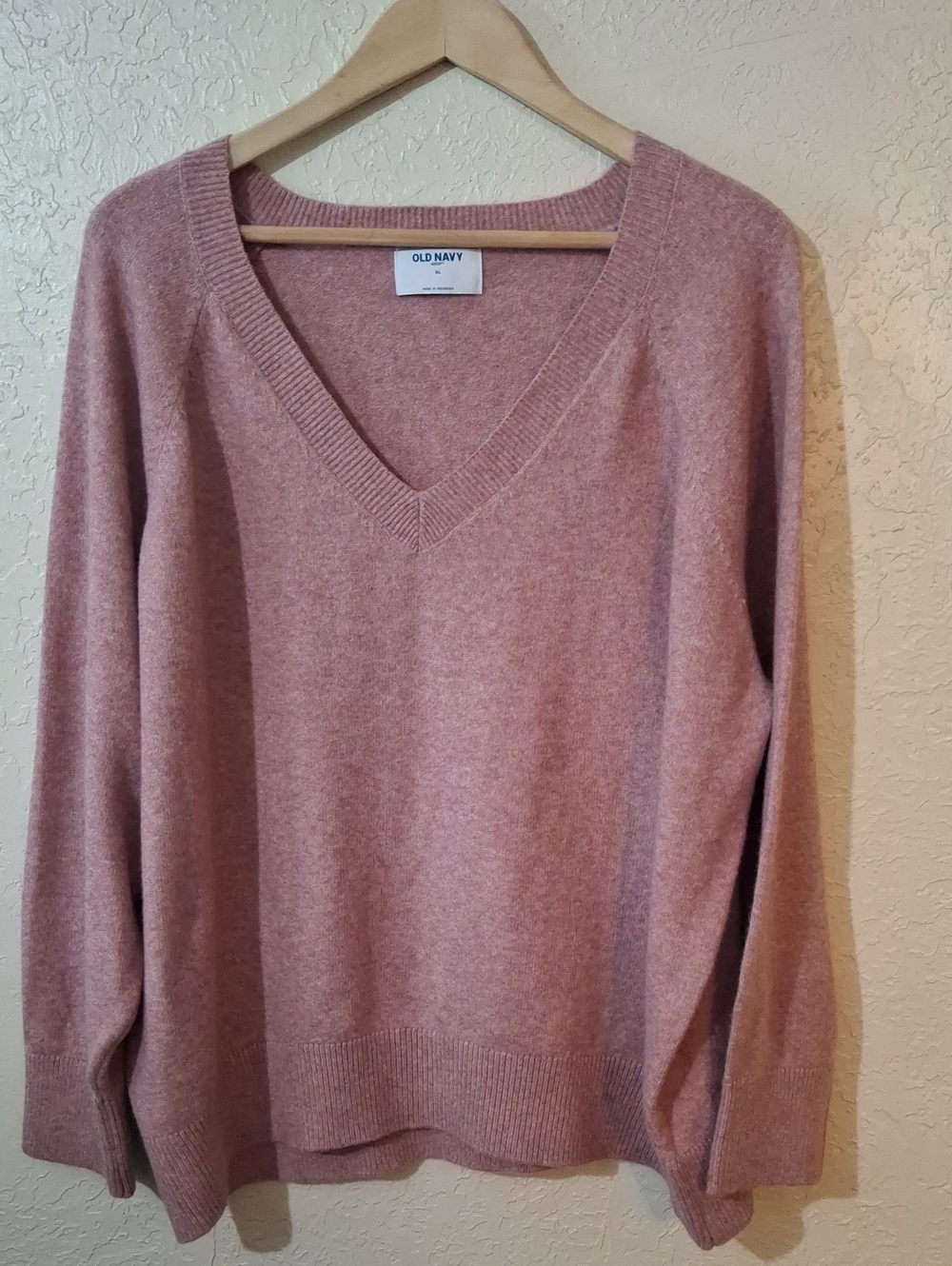 Old Navy Women's Dusty Rose V-Neck Sweater